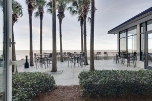 屋外ダイニングエリア