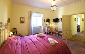 2 bedrooms, iron/ironing board, travel cot, free WiFi - Awesome apartment in Bibbiena with WiFi (Bibbiena)