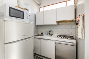 Private kitchen - GuestHost - Apartment located on the first floor of a building with a lift (not suitable for disabled people). There are steps at the entrance.In 63 m2 of space it accommodates 4 people.Residential and quiet area, about 3 minutes walk from the sea.A 10-m (Rimini)