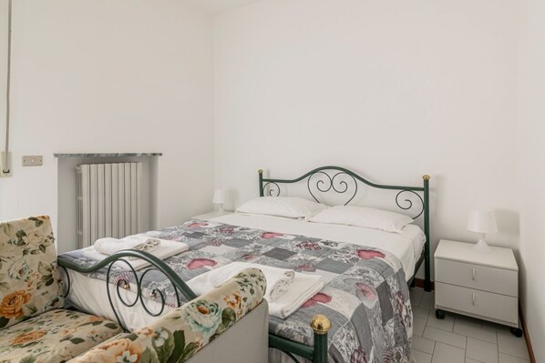2 bedrooms - GuestHost - Apartment located on the first floor of a building with a lift (not suitable for disabled people). There are steps at the entrance.In 63 m2 of space it accommodates 4 people.Residential and quiet area, about 3 minutes walk from the sea.A 10-m (Rimini)