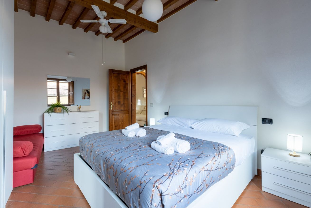 2 habitaciones, tabla de planchar con plancha, wifi y ropa de cama 