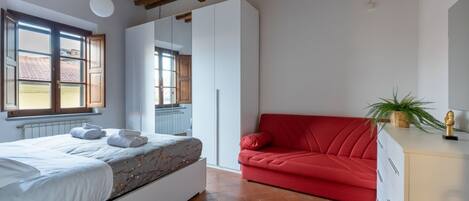 2 chambres, fer et planche à repasser, Wi-Fi, draps fournis