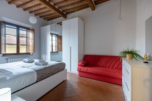 2 chambres, fer et planche à repasser, Wi-Fi, draps fournis