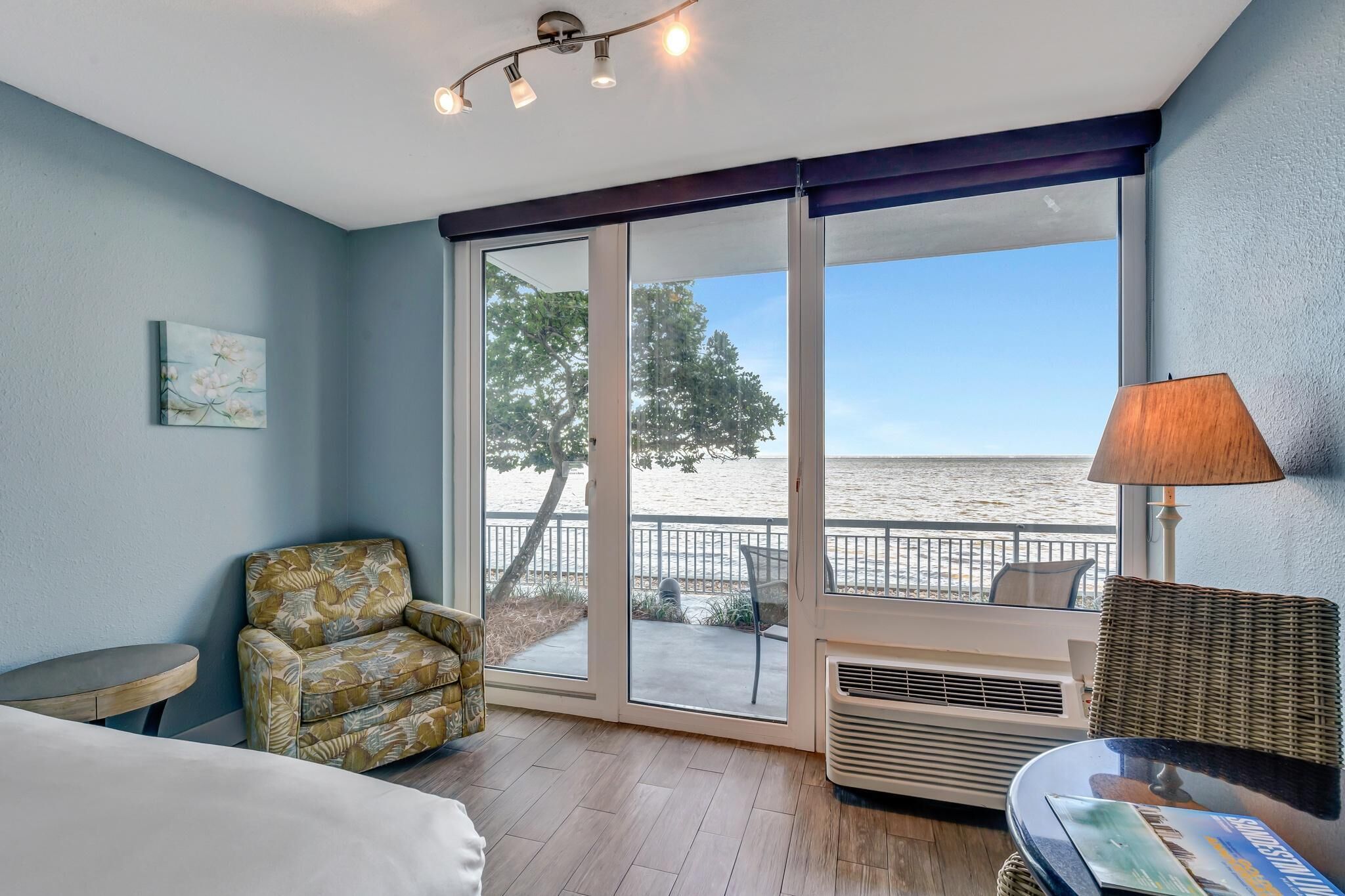 1 bedroom, internet, bed sheets