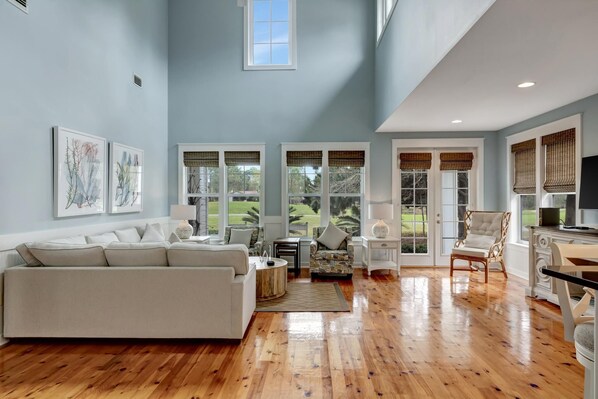 TV - Enchanting 3BR/3BA Cottage with Wrap-Around Porch at Sandestin Resort! (Miramar Beach)