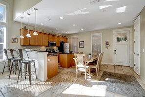 Dining - Spacious 3BR/3BA Single Family Home at Sandestin Golf and Beach Resort! (Miramar Beach)