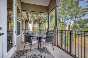Outdoor dining - Spacious 3BR/2BA Condo - Sleeps 8 (Miramar Beach)