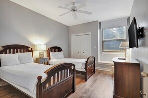 3 bedrooms, WiFi, bed sheets - Spacious 3BR/2BA Condo - Sleeps 8 (Miramar Beach)