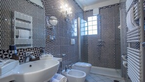 Shower, jetted tub, hair dryer, bidet - MyExclusiveItaly - Villa in Positano with luxury spa & amazing view (Positano)
