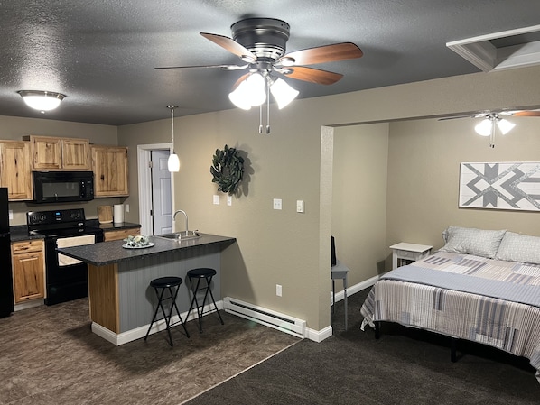 1 habitación, tabla de planchar con plancha, wifi gratis y ropa de cama 