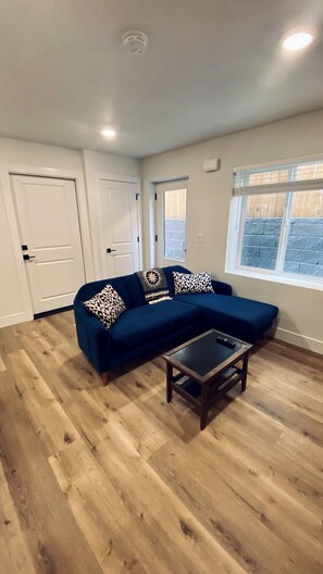 Smart TV - Cozy safe retreat in the middle of the city.  (Portland)