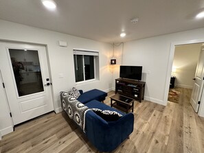 Smart TV - Cozy safe retreat in the middle of the city.  (Portland)