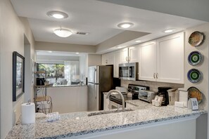 Fridge, microwave, oven, stovetop - Lakeside Serenity: 2-Bed, 2.5-Bath Beach Lifestyle Townhome at Sandestin Golf and Beach Resort! (Miramar Beach)