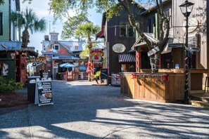 Experience the vibrant commercial district with a variety of dining options, including restaurants and markets.
