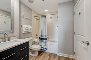 Sèche-cheveux, serviettes fournies