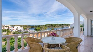 Outdoor dining - Villa Alma del Mar - Exceptional Villa with Marina Views & Pool (Minorca)