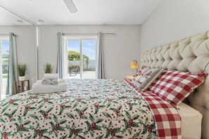 4 bedrooms, desk, iron/ironing board, travel crib