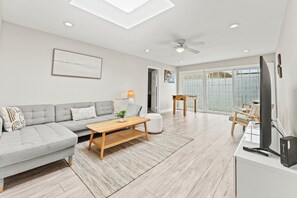 Smart TV, table tennis, books