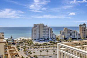 Property grounds - Serenity in Sandestin: 1BR Beach Access, Pool Views, Tiki Bar, Steps to Amenities! (Miramar Beach)
