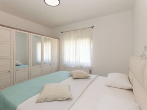 3 bedrooms, Internet