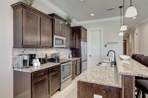 Fridge, microwave, oven, stovetop - 4BR Near Baytowne w/ 2 Golf Carts at Sandestin (Miramar Beach)