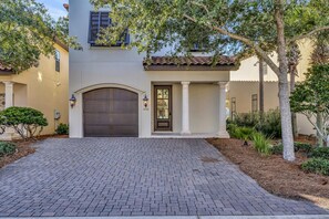 Exterior - 4BR Near Baytowne w/ 2 Golf Carts at Sandestin (Miramar Beach)