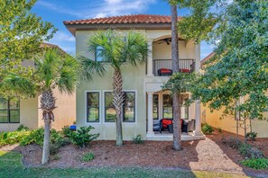 Exterior - Sandestin 4BR/3.5BA Luxury Home: Gourmet Kitchen, Golf Cart, Sleeps 10 (Miramar Beach)