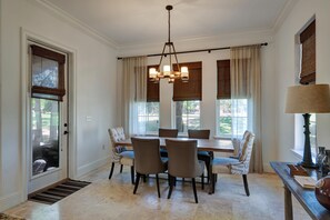 Dining - Sandestin 4BR/3.5BA Luxury Home: Gourmet Kitchen, Golf Cart, Sleeps 10 (Miramar Beach)