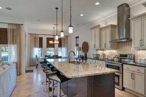 Fridge, microwave, oven, stovetop - Sandestin 4BR/3.5BA Luxury Home: Gourmet Kitchen, Golf Cart, Sleeps 10 (Miramar Beach)