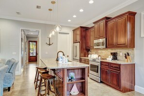 Fridge, microwave, oven, stovetop - Stylish 4BD/4BA Sandestin Escape - Sleeps 10 (Miramar Beach)