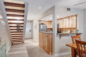 Fridge, microwave, oven, stovetop - Tranquil 2-Bedroom Townhome: Ideal for 4 Guests at Sandestin Golf and Beach Resort (Miramar Beach)