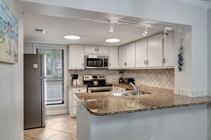 Fridge, microwave, oven, stovetop - Sandestin Lakeside Bliss: 4BR Cottage, Golf Cart, Scenic Views (Miramar Beach)