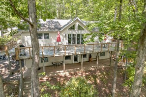 Outdoor dining - Lakefront Dock, Fire Pit, Hot Tub, Value (Swanton)