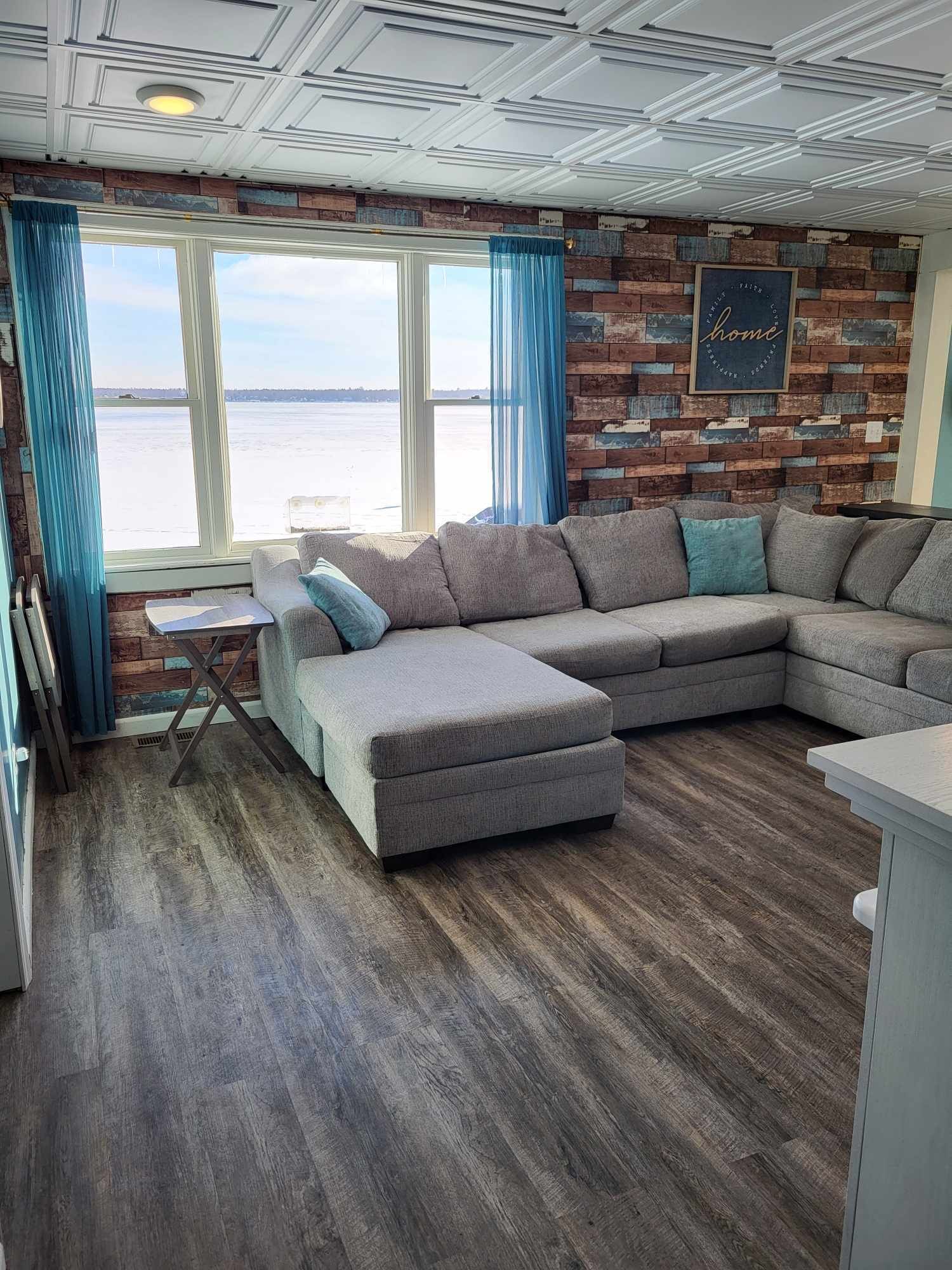 Smart-TV, Kamin, DVD-Player