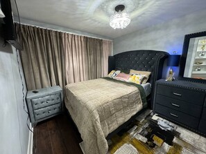 3 slaapkamers, een strijkplank/strijkijzer, reisbedje, wifi