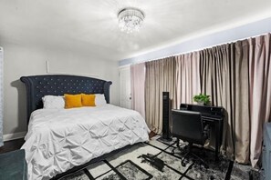 3 slaapkamers, een strijkplank/strijkijzer, reisbedje, wifi