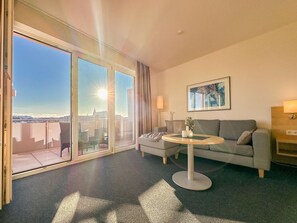 Unclassified image, 3 of 22, button