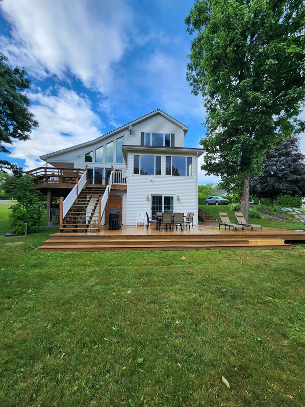 Exterior - Relax by "The Water's Edge" & enjoy amazing views and year round fun! 3BR/1BA (Castleton)