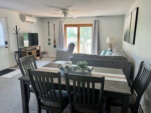 Smart TV - Relax by "The Water's Edge" & enjoy amazing views and year round fun! 3BR/1BA (Castleton)