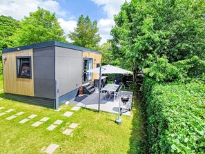 Outdoor dining - Tiny Haus am Waldsee by Interhome (Wemding)