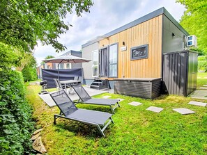 Outdoor dining - Tiny Haus am Waldsee by Interhome (Wemding)