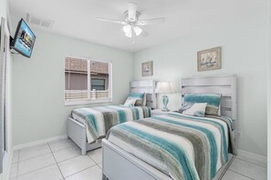 4 عدّة غرف نوم ومكواة/لوح كي وواي فاي وملاءات أسرّة