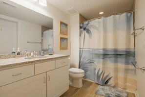 Bathroom - Downtown Dewey Beach Walk to Beach Bay Views Pool Parking (Dewey Beach)