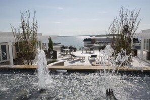 Outdoor dining - Downtown Dewey Beach Walk to Beach Bay Views Pool Parking (Dewey Beach)