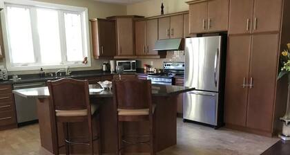 Comfy Spacious Bunglow with own entrance