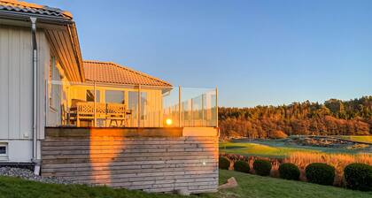 Cozy home in Fjällbacka with kitchen