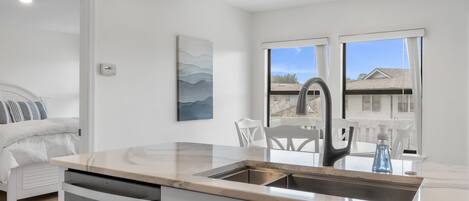 2 makuuhuonetta, silitysrauta/-lauta, Wi-Fi, vuodevaatteet