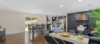 Entire home in Decatur-sleeps 10