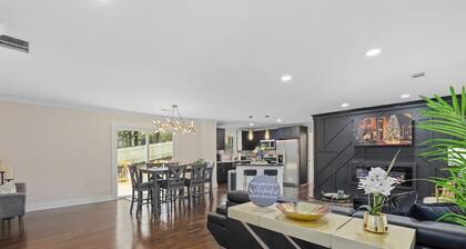 Entire home in Decatur-sleeps 10