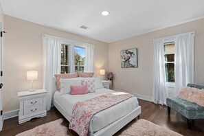 4 bedrooms, iron/ironing board, WiFi, bed sheets